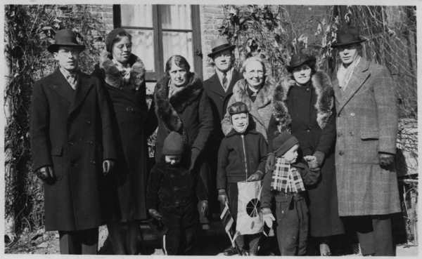 1938년 청주선교부 소속 선교사들과 함께 한 감의도 선교사(가운데 중절모 쓴)