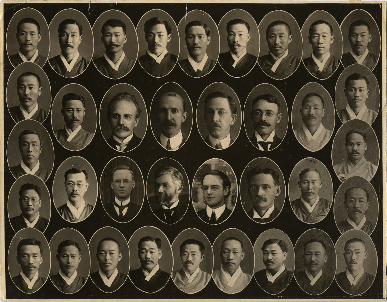 1912년 평양 장로회신학교 졸업반 학생과 교수진(위에서 둘째줄 좌측에서 4번째 어도만 선교사)