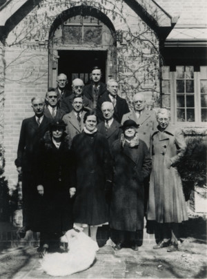 1941년 3월 3일 평양선교부 선교사들의 사진
(첫째줄 좌측에서 세 번째 헬렌 커크우드, 둘째줄 우측에서 첫 번째 찰스 번하이젤 선교사)
